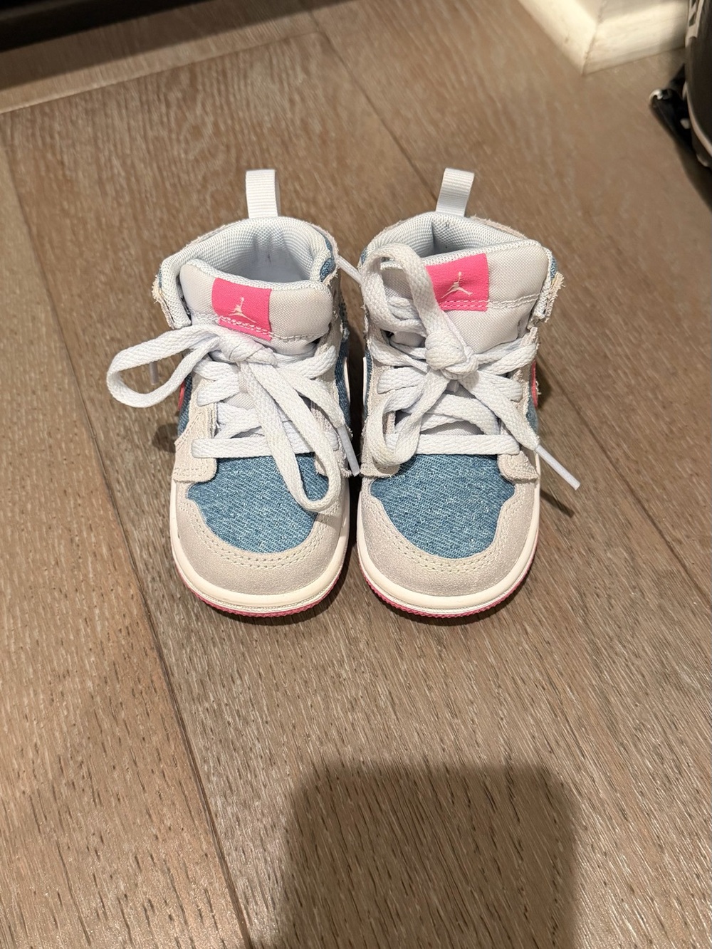 Nike Kids High-Top Sneakers in White, Pink & Blue Denim